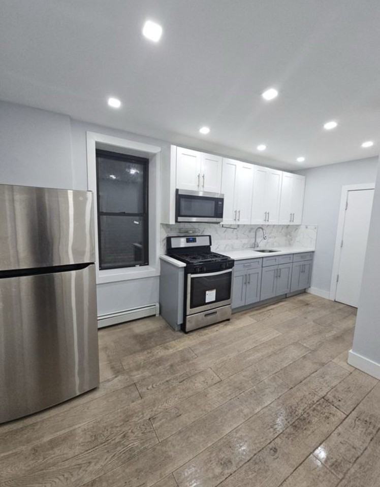 325 Avenue E #3 - Photo 2 of 7