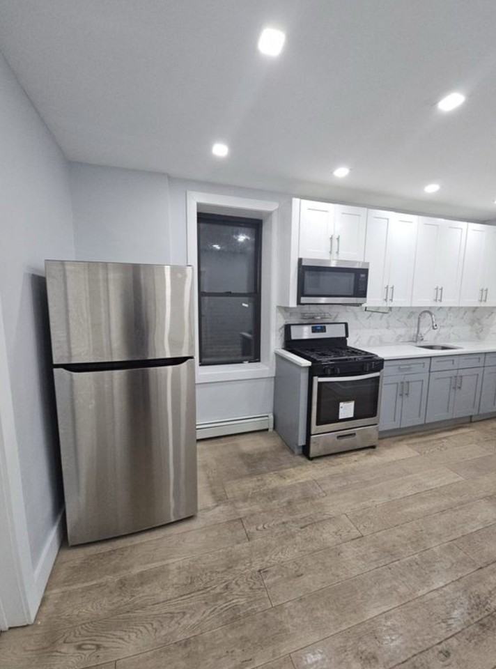 325 Avenue E #3 - Photo 6 of 7