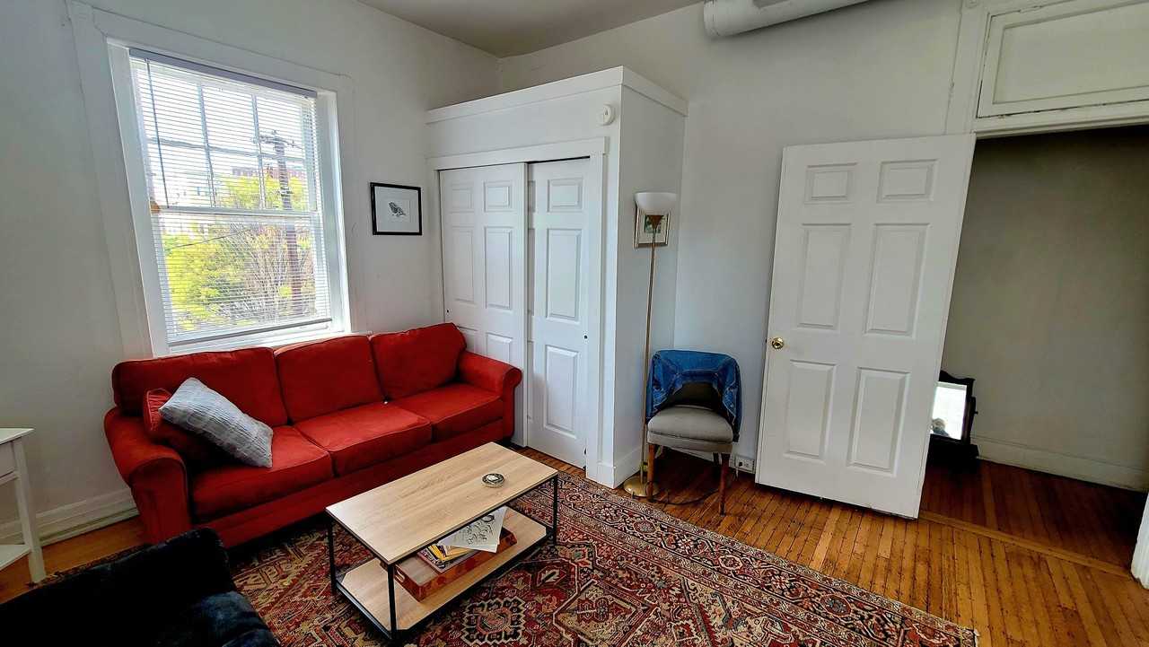 421 W Grace St #303 - Photo 3 of 7