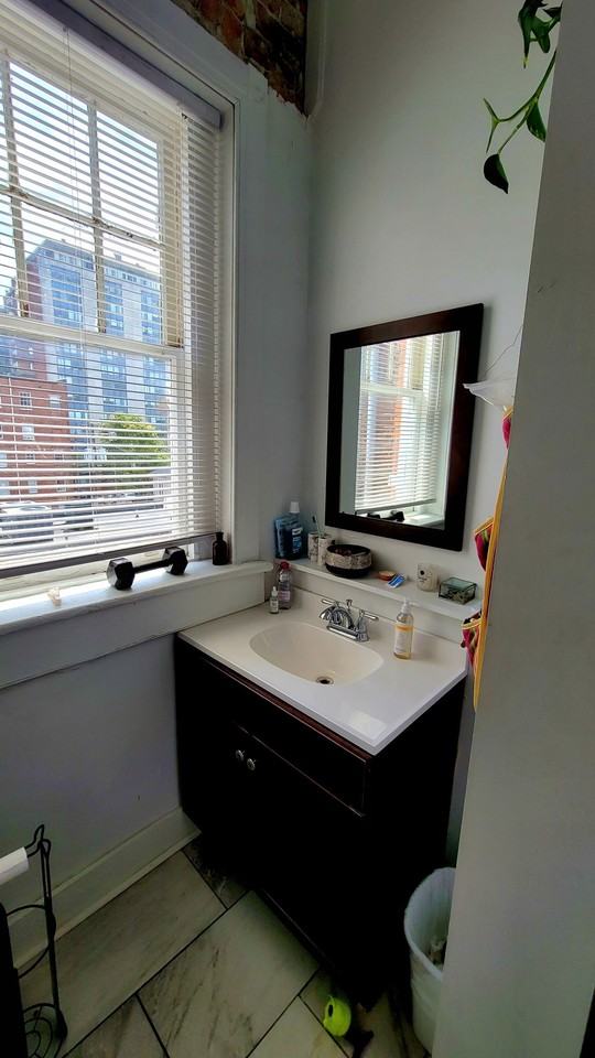 421 W Grace St #303 - Photo 6 of 7