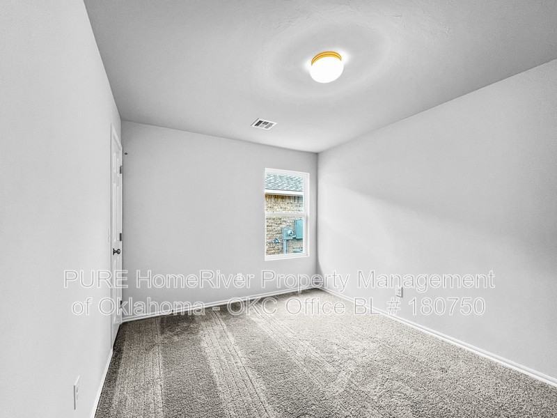 927 Hudson Rd - Photo 5 of 15