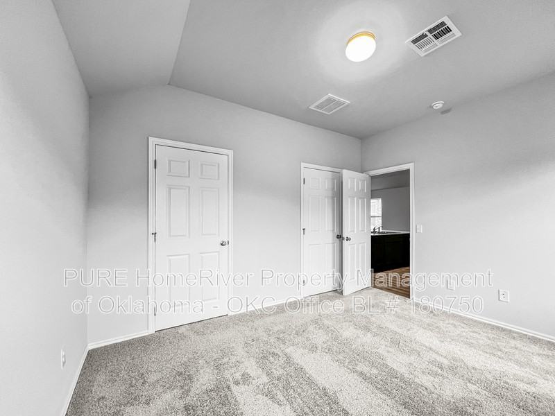 927 Hudson Rd - Photo 7 of 15