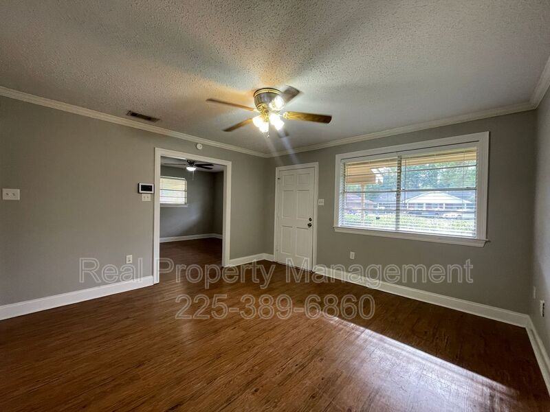 275 W Chalfont Dr - Photo 4 of 23