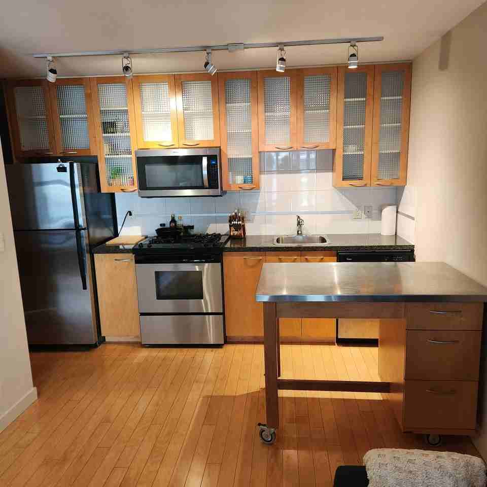 969 Richards Street - Photo 6 of 12