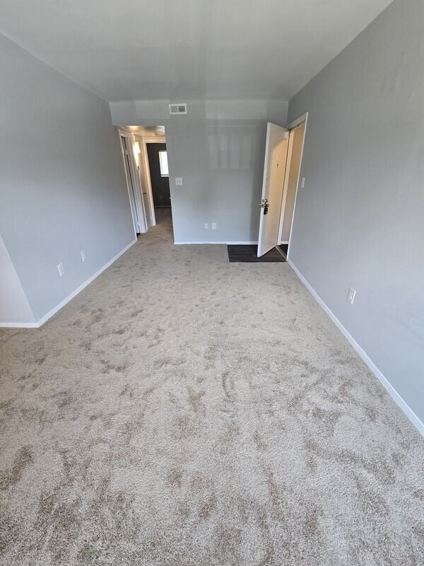 1227 Nelson St #D - Photo 4 of 18