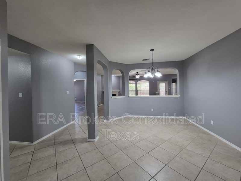 11600 Fletcher Hall Ln - Photo 3 of 12