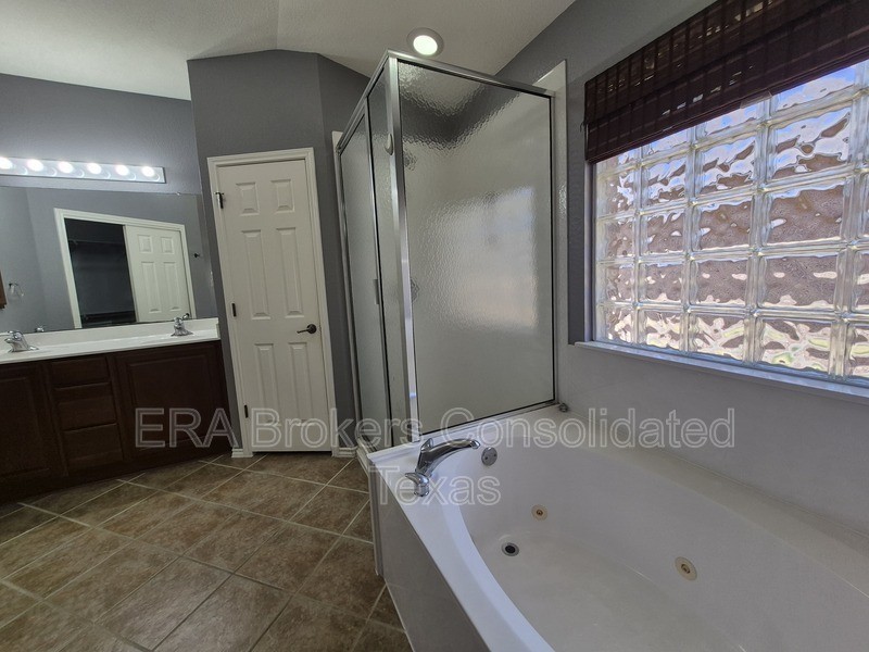 11600 Fletcher Hall Ln - Photo 5 of 12