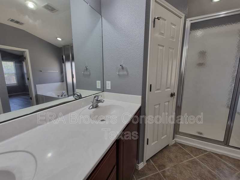 11600 Fletcher Hall Ln - Photo 7 of 12