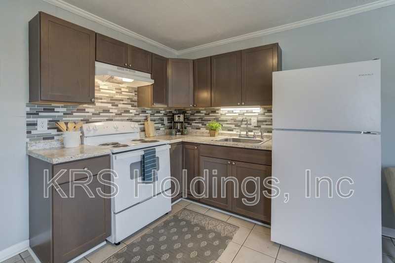 4161 Richmond Hwy #4161 - Photo 4 of 12