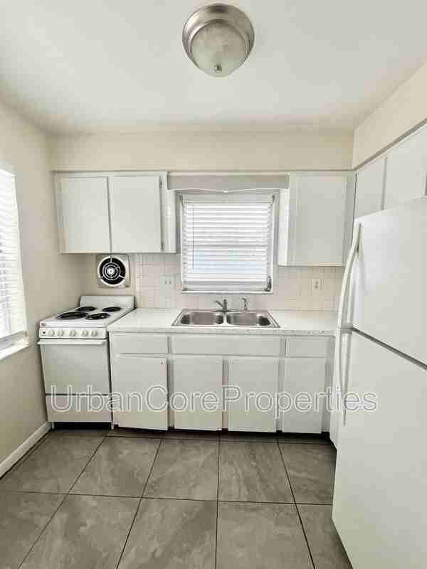 321 24th St N #7 - Photo 5 of 8