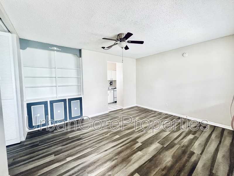 321 24th St N #11 - Photo 2 of 7