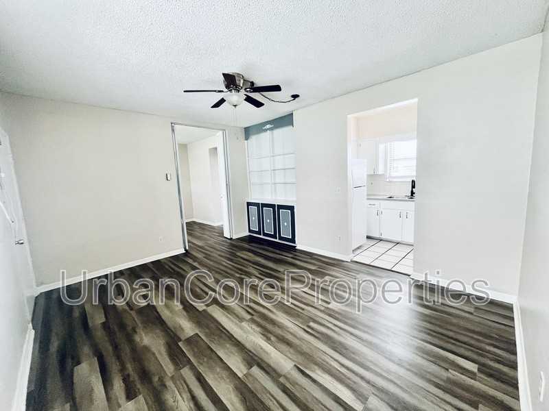 321 24th St N #11 - Photo 4 of 7