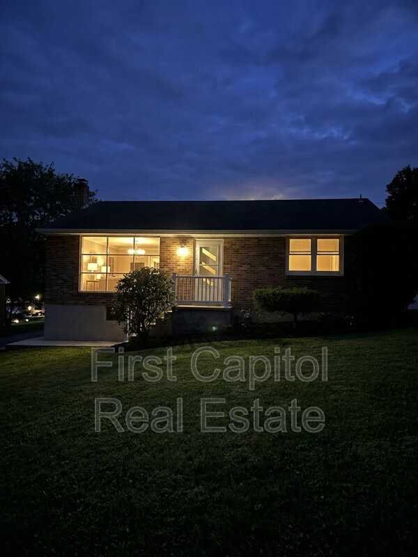755 York St - Photo 2 of 15