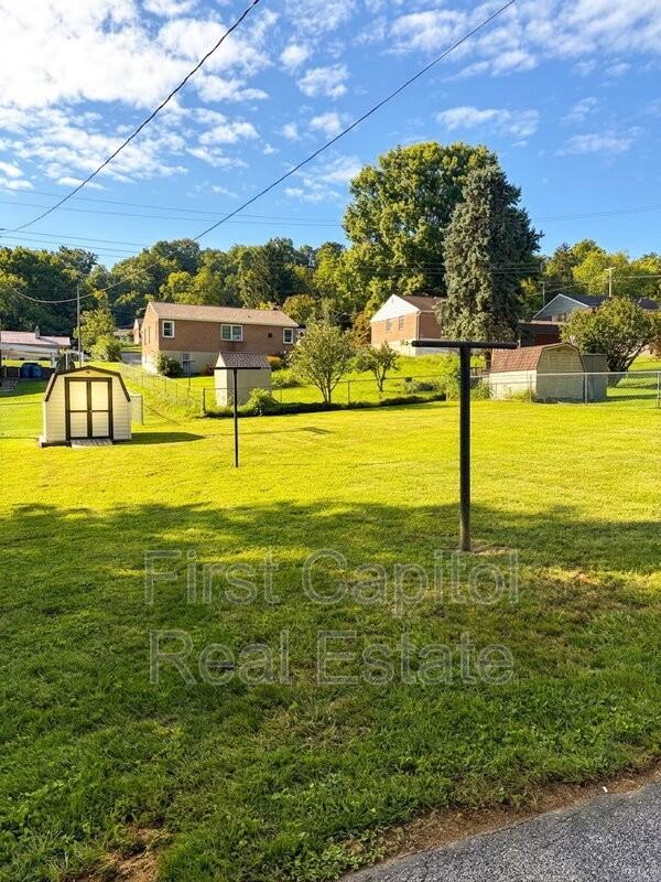 755 York St - Photo 5 of 15