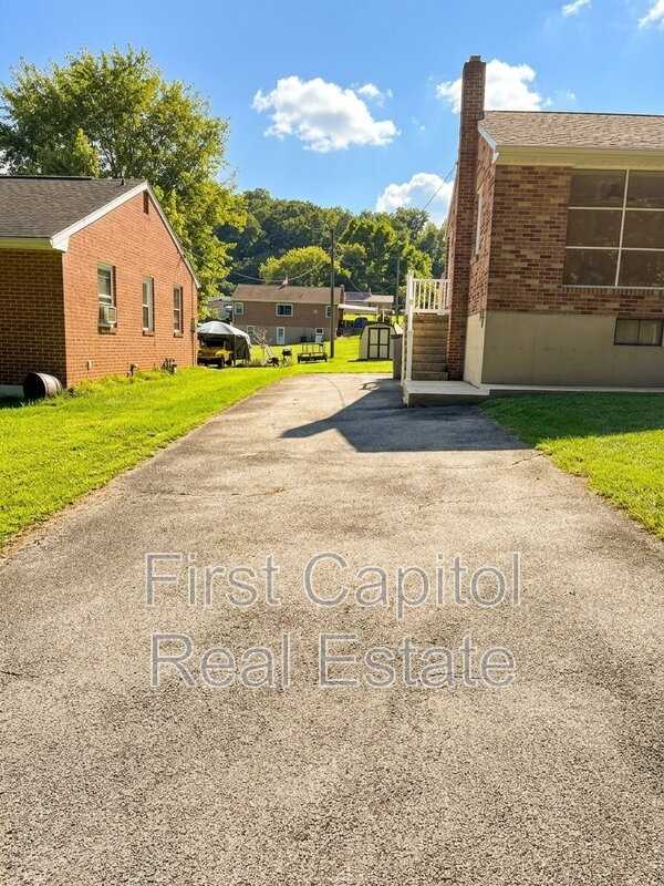 755 York St - Photo 6 of 15