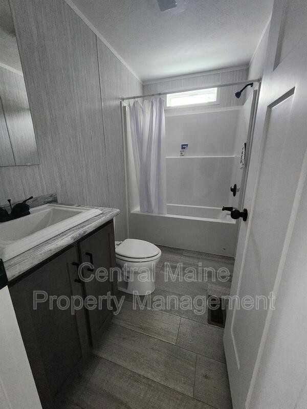11 Austin Dr - Photo 3 of 9