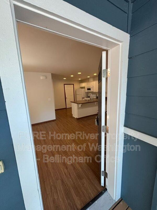 422 Oak Hill Ln - Photo 3 of 19