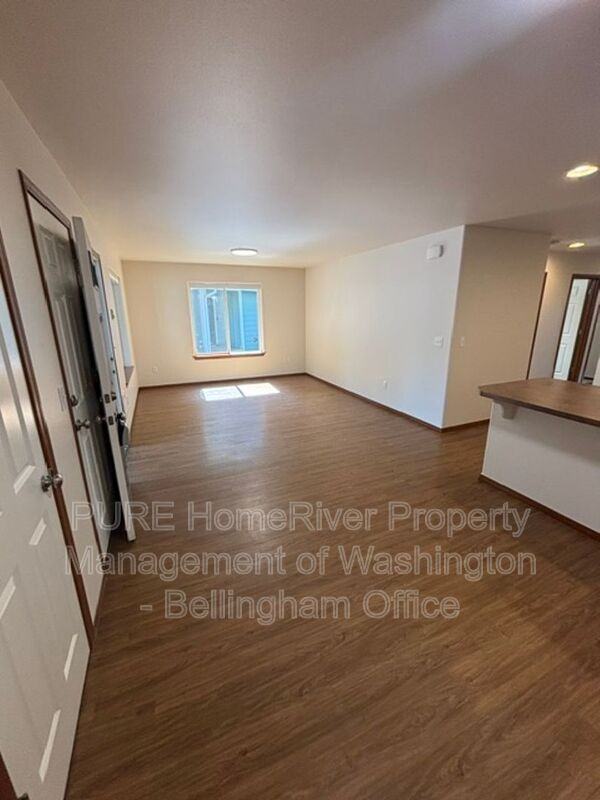 422 Oak Hill Ln - Photo 5 of 19
