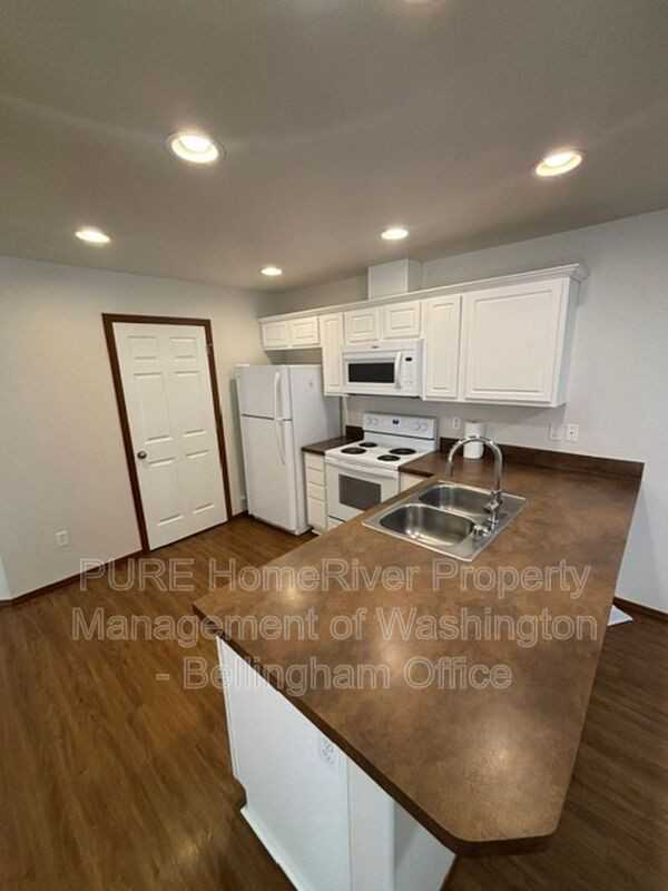 422 Oak Hill Ln - Photo 6 of 19