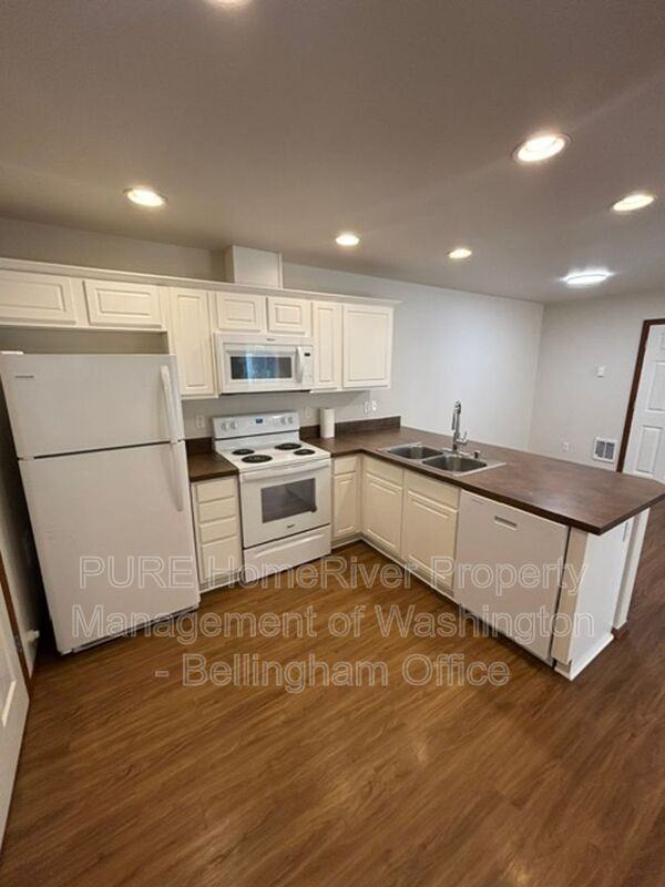 422 Oak Hill Ln - Photo 7 of 19