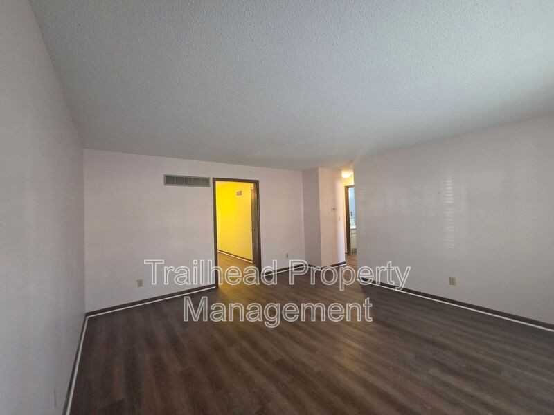 7140 Crisp Ave - Photo 3 of 14