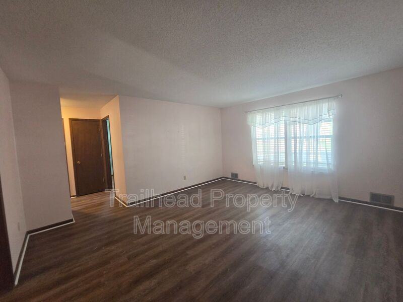 7140 Crisp Ave - Photo 4 of 14