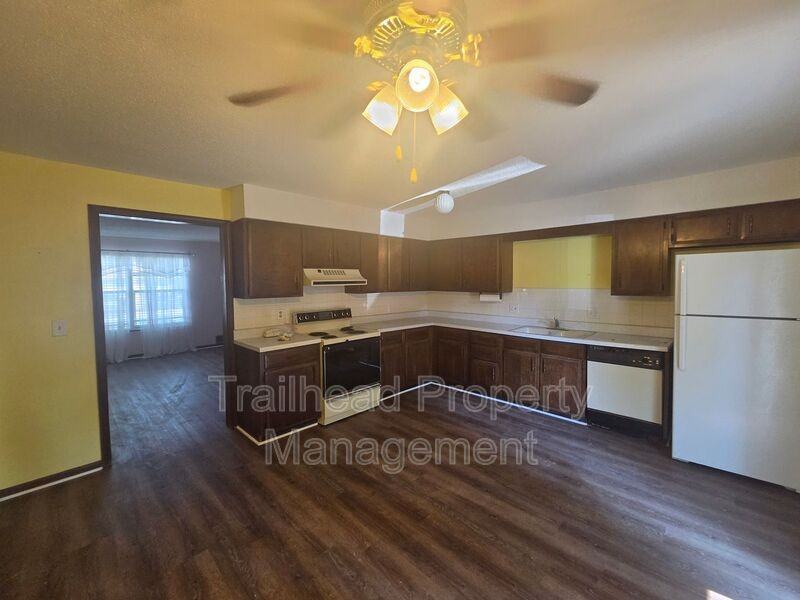 7140 Crisp Ave - Photo 6 of 14