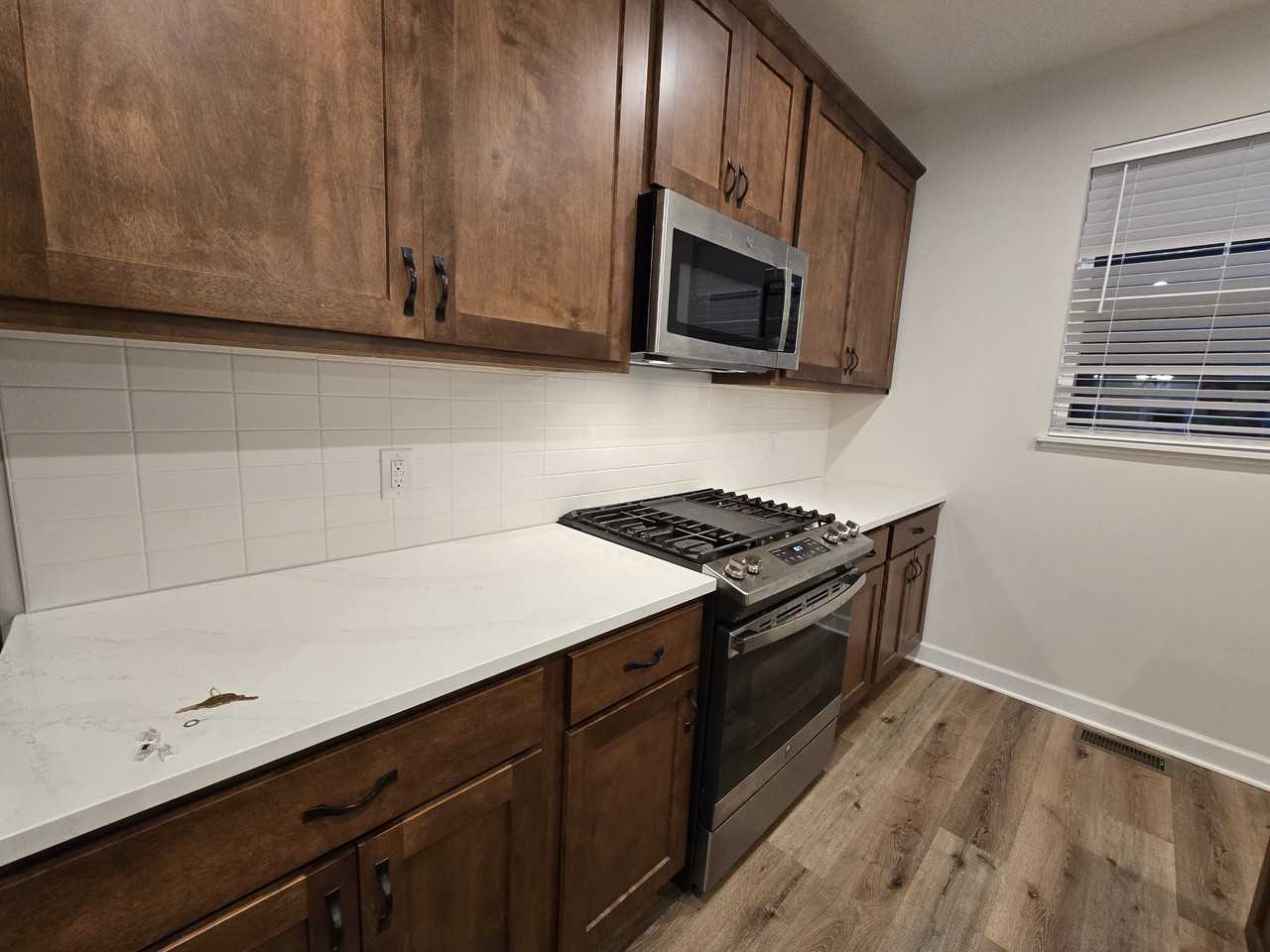 851 Roselyn Dr - Photo 5 of 21