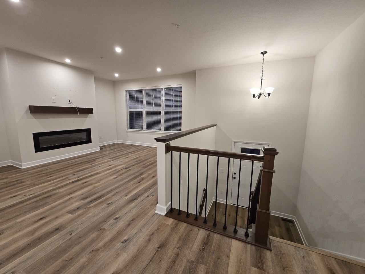 851 Roselyn Dr - Photo 6 of 21