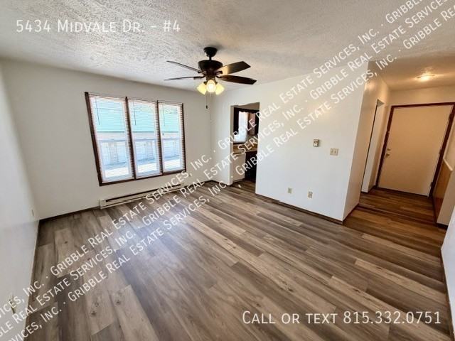 5434 Midvale Dr #4 - Photo 3 of 9