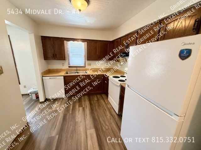 5434 Midvale Dr #4 - Photo 4 of 9