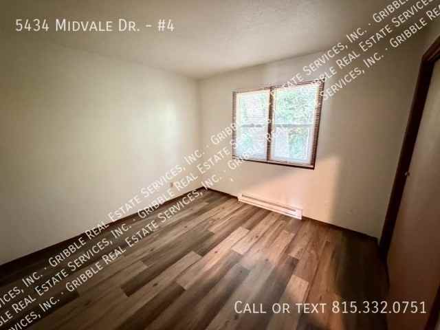 5434 Midvale Dr #4 - Photo 6 of 9