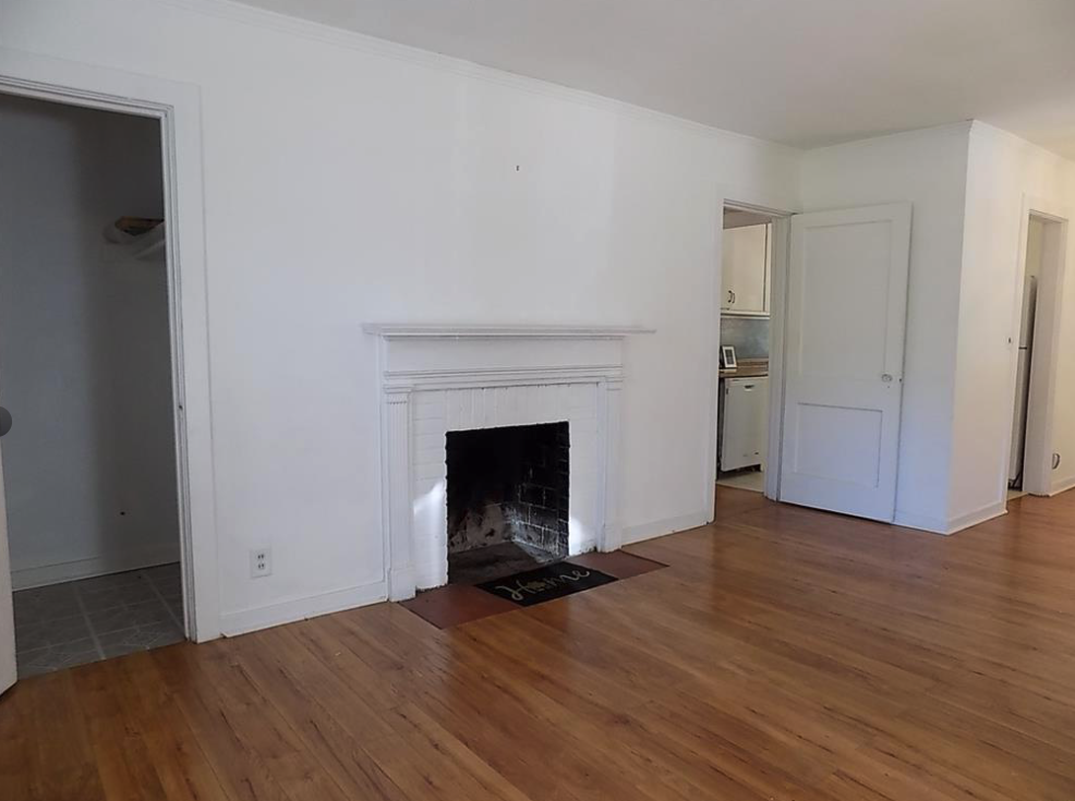 1611 Lyndle Rd - Photo 3 of 8