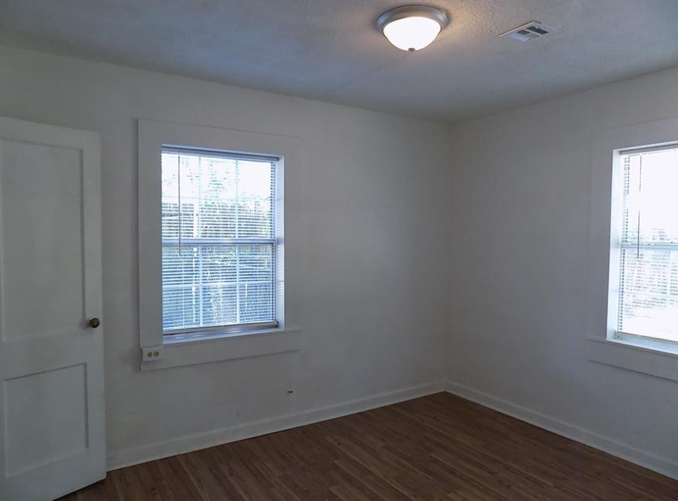 1611 Lyndle Rd - Photo 5 of 8