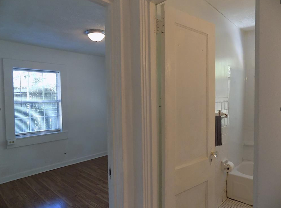 1611 Lyndle Rd - Photo 6 of 8