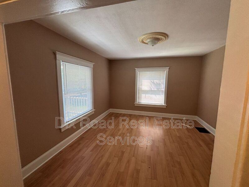 210 Monroe St - Photo 7 of 18