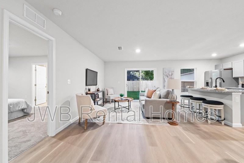 2954 Thomas St - Photo 7 of 24