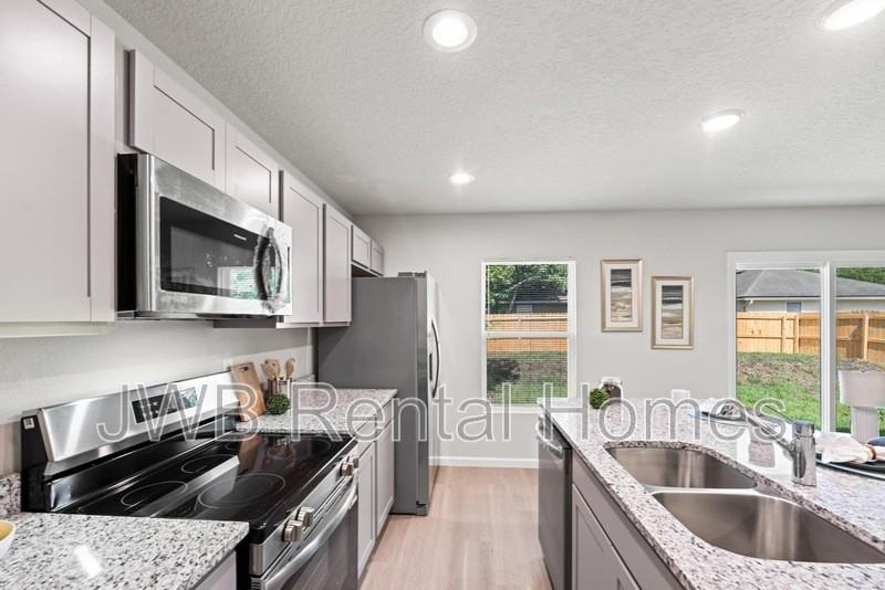 9221 8th Ave - Photo 5 of 23