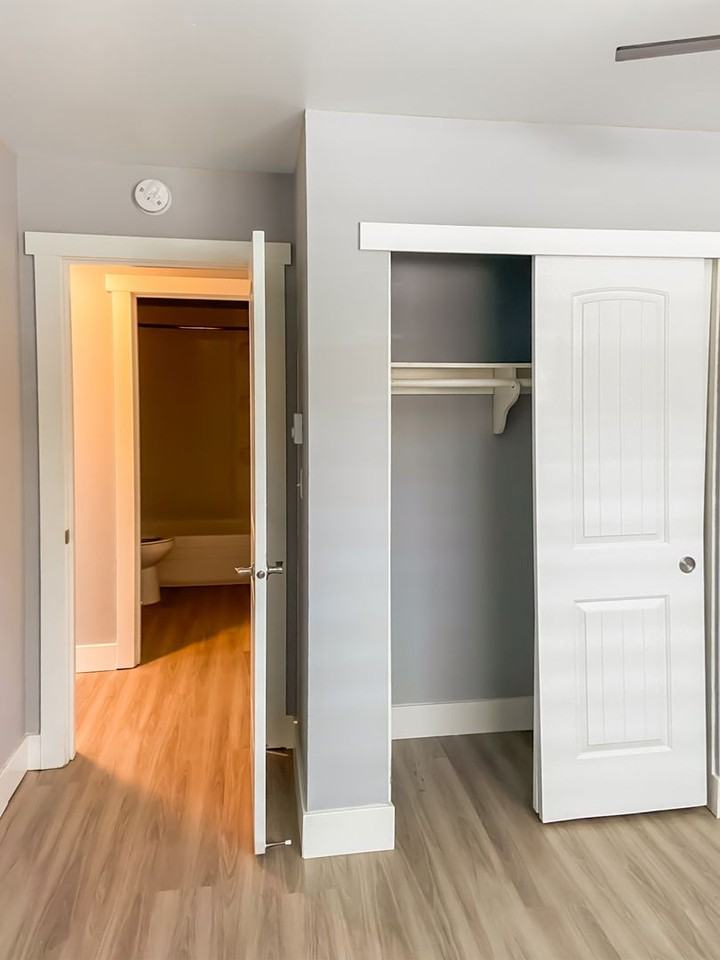 J3 Apartments - Photo 5 of 33