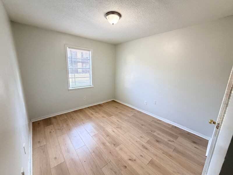 928 53rd St N #B - Photo 3 of 6