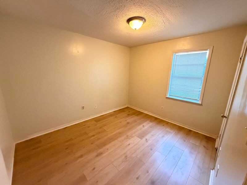 928 53rd St N #B - Photo 5 of 6