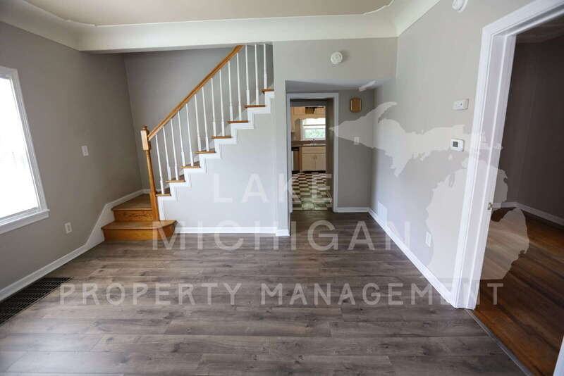 841 Capen St Ne - Photo 4 of 15