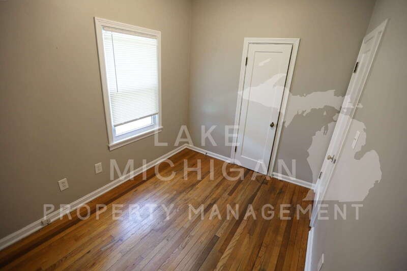 841 Capen St Ne - Photo 6 of 15
