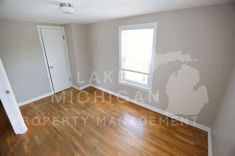 841 Capen St Ne - Photo 7 of 15