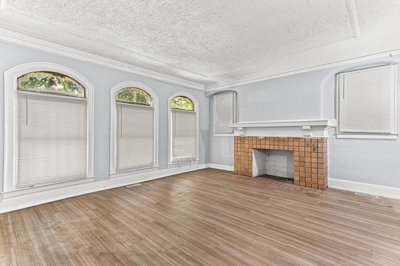3239 Fullerton St - Photo 3 of 17