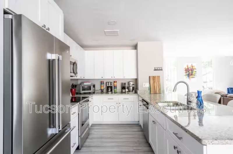5855 E 3rd St - Photo 3 of 40