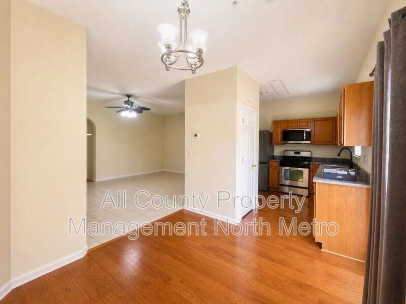135 Primrose Dr - Photo 3 of 14