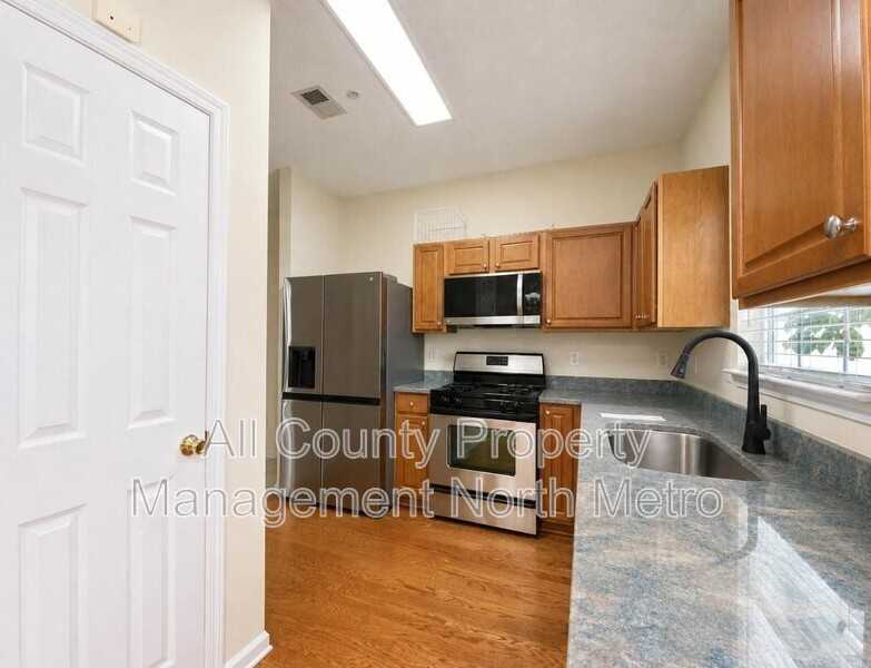 135 Primrose Dr - Photo 4 of 14
