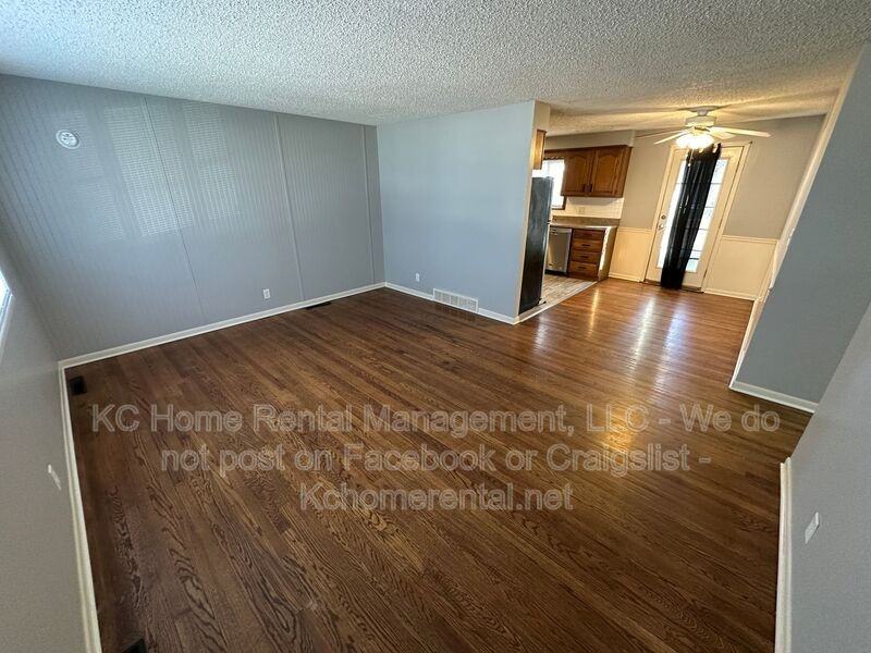 8603 Winchester Ave - Photo 3 of 38