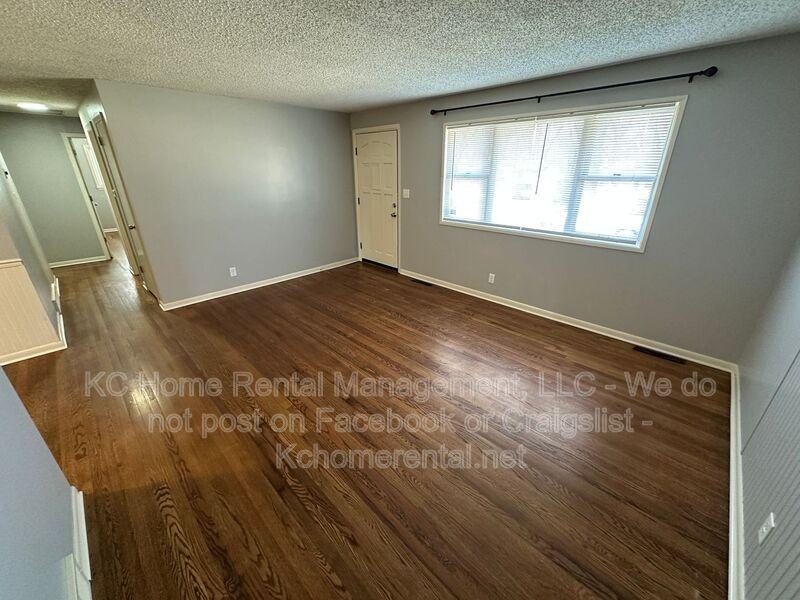 8603 Winchester Ave - Photo 5 of 38